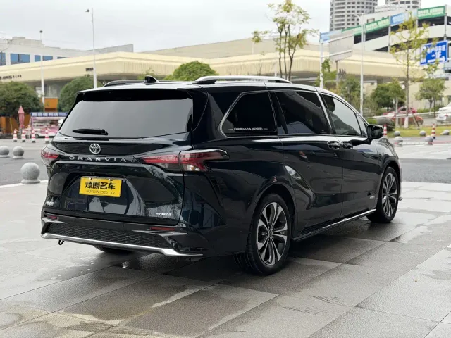 Toyota Granvia — Фото автомобиля 7