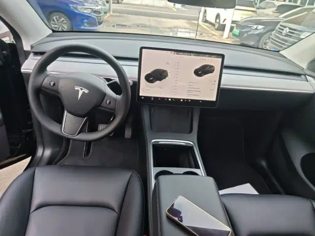 Tesla Model Y — Фото автомобиля 9