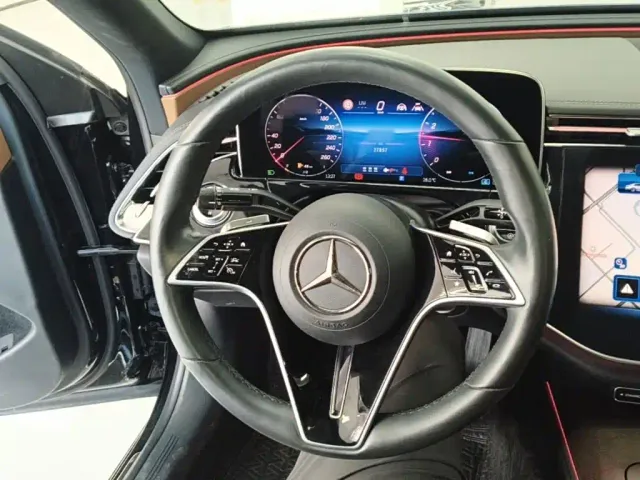 Mercedes-Benz E-Class — Фото автомобиля 10
