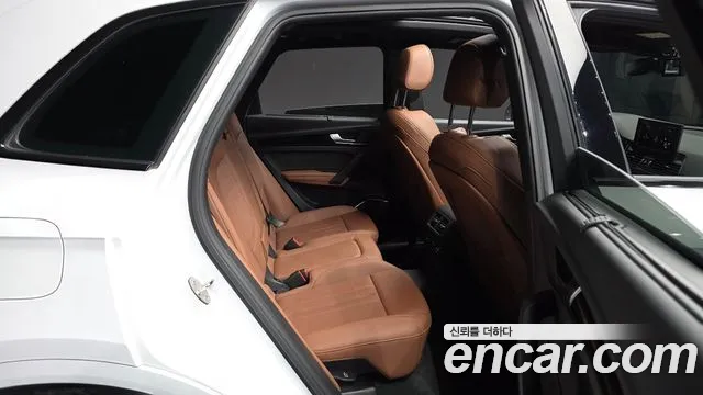 Audi Q5 45 TFSI quattro Premium — Фото автомобиля 11