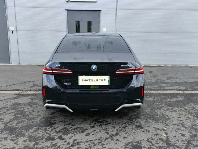 BMW i5 — Фото автомобиля 4