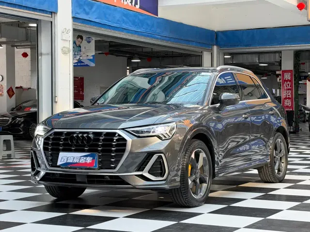 Фотография автомобиля — Audi Q3