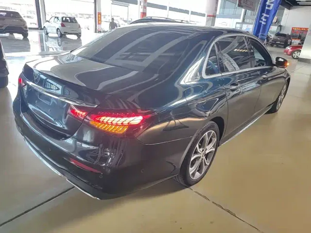 Mercedes-Benz E-Class — Фото автомобиля 6
