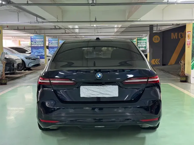 BMW i5 — Фото автомобиля 8
