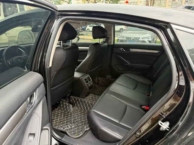 Honda Accord — Фото автомобиля 5