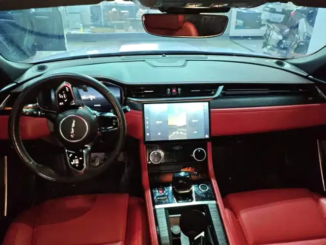 Jaguar XFL — Фото автомобиля 5