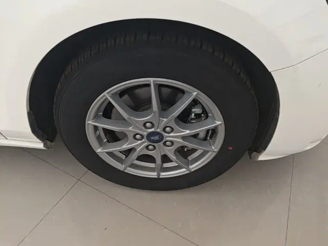 Ford Focus — Фото автомобиля 11