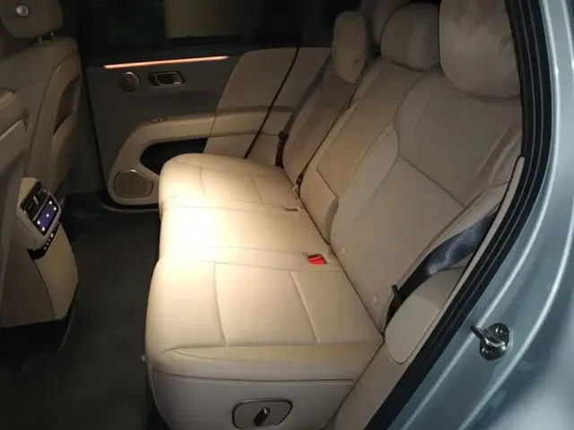 Li Auto Li Auto i6 2025 4WD Base Model — Фото автомобиля 16