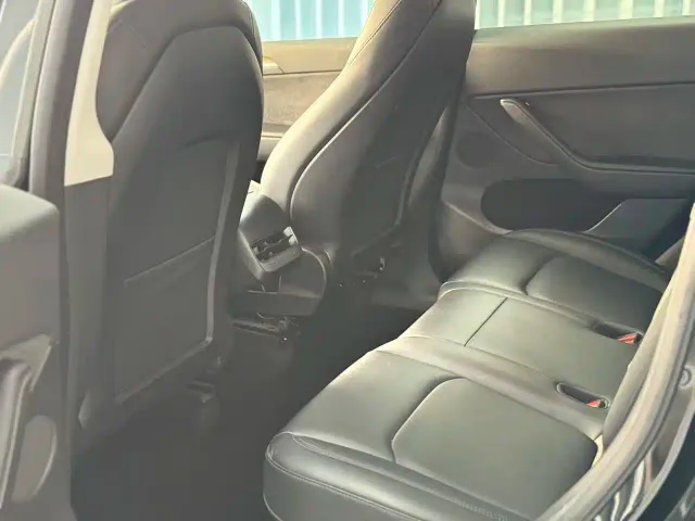 Tesla Model Y — Фото автомобиля 7