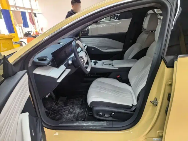 Geely Galaxy E8 — Фото автомобиля 14