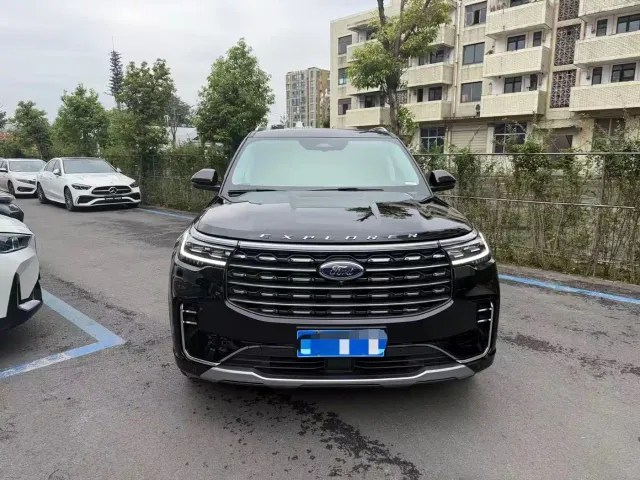 Ford Explorer — Фото автомобиля 2