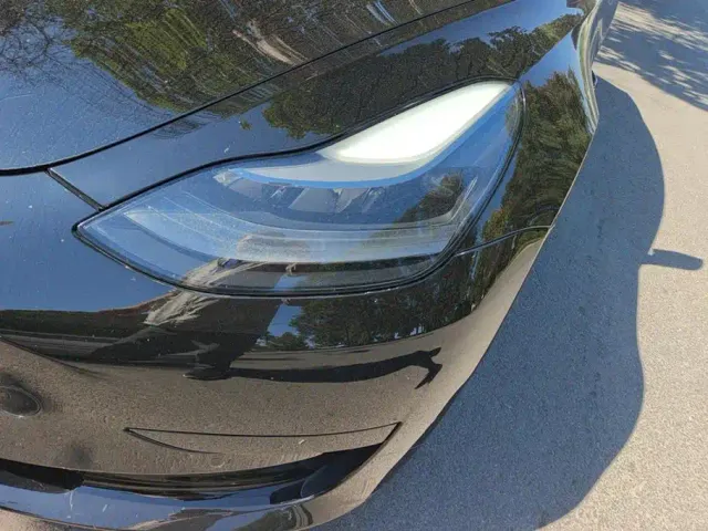 Tesla Model 3 — Фото автомобиля 4