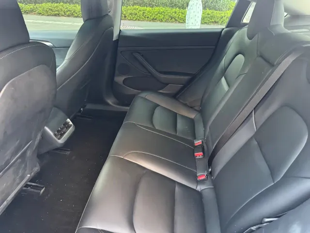 Tesla Model 3 — Фото автомобиля 8
