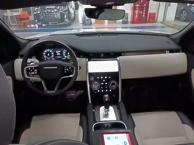 Land Rover Discovery Sport — Фото автомобиля 9
