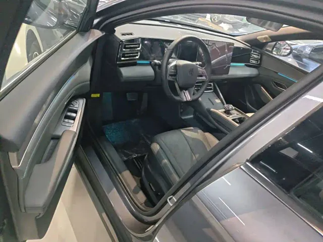 BYD Qin L — Фото автомобиля 15