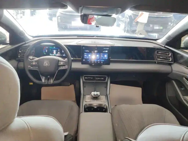 BYD Qin L — Фото автомобиля 9