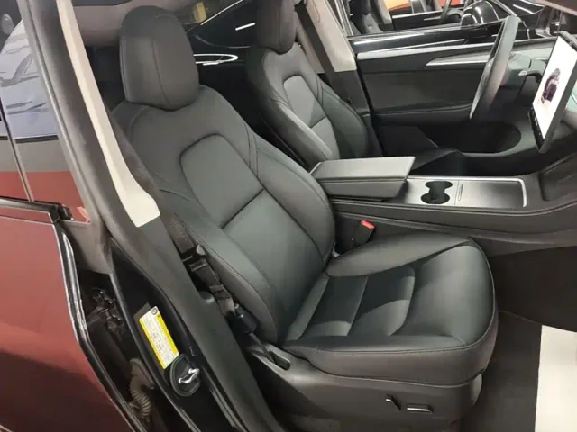 Tesla Model Y — Фото автомобиля 24