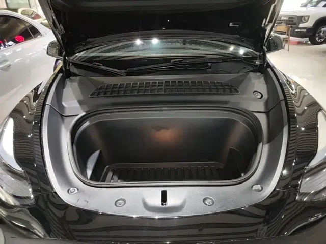 Tesla Model Y — Фото автомобиля 19