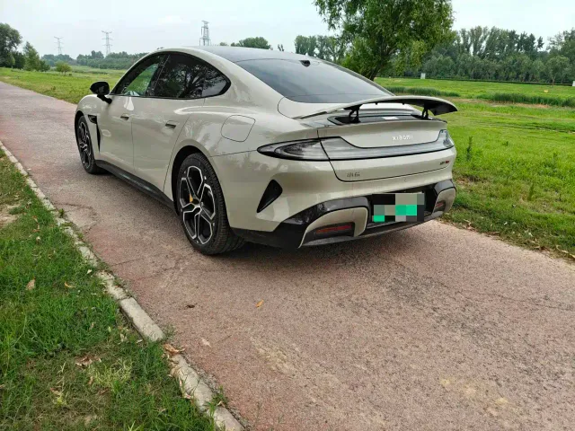 Xiaomi SU7 — Фото автомобиля 8