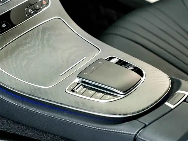 Mercedes-Benz CLS-Class — Фото автомобиля 12