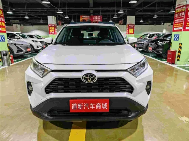 Toyota RAV4 — Фото автомобиля 2