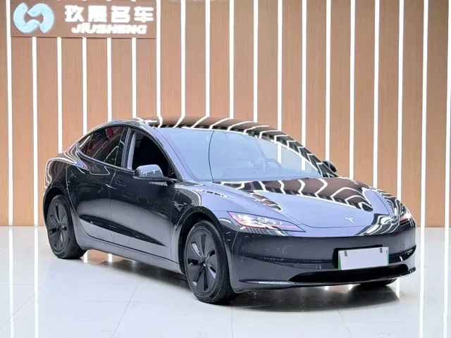 Tesla Model 3 — Фото автомобиля 3