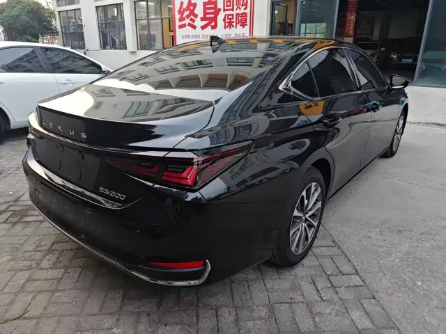 Lexus ES — Фото автомобиля 3