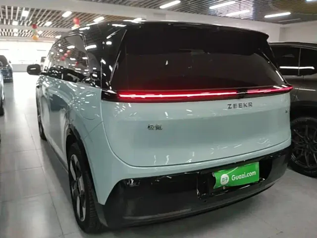 Zeekr Mix — Фото автомобиля 4