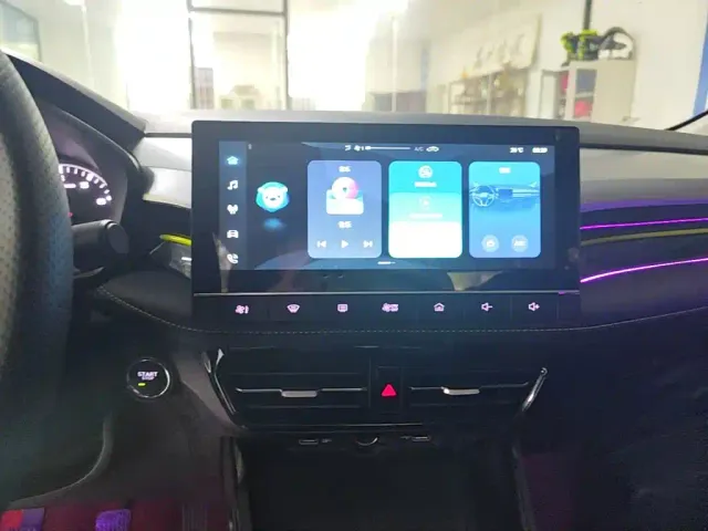 Roewe i5 — Фото автомобиля 12