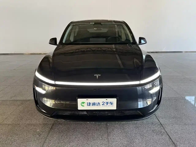 Tesla Model Y — Фото автомобиля 28