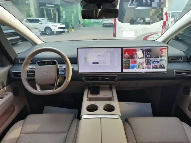 Li Auto MEGA — Фото автомобиля 9