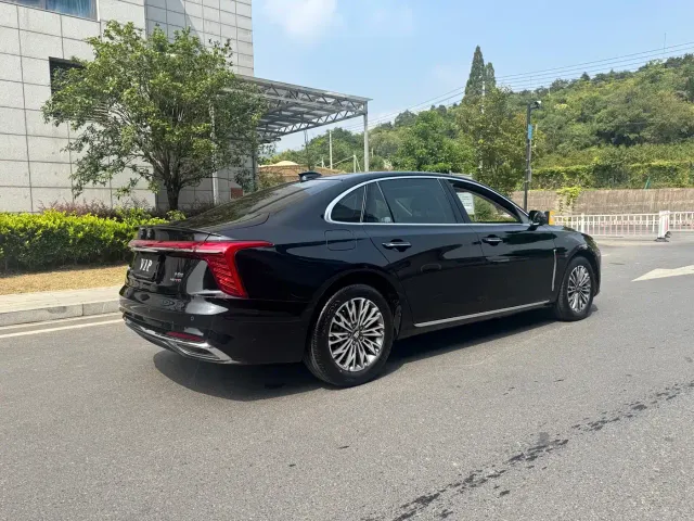Hongqi H5 — Фото автомобиля 5