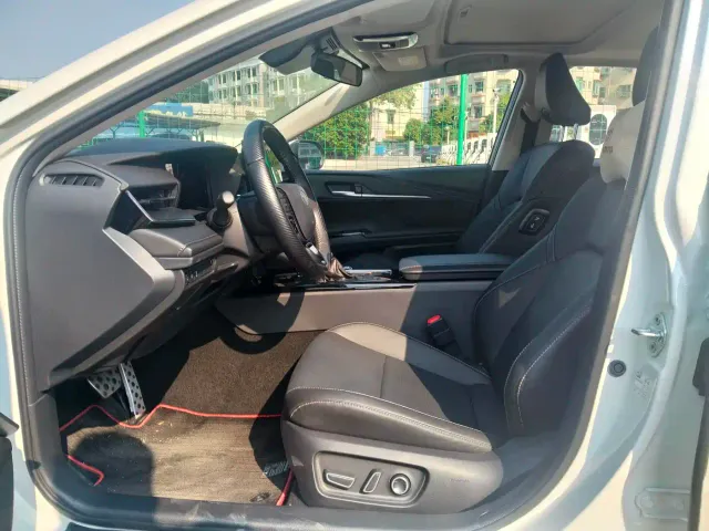 Toyota Camry — Фото автомобиля 11