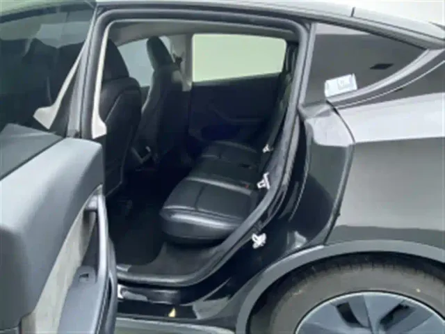 Tesla Model Y — Фото автомобиля 8