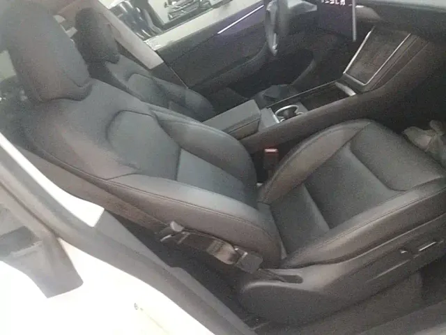 Tesla Model Y — Фото автомобиля 24