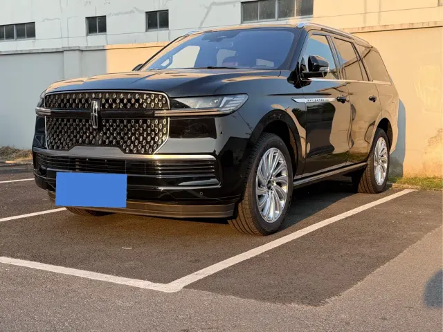 Фотография автомобиля — Lincoln Navigator