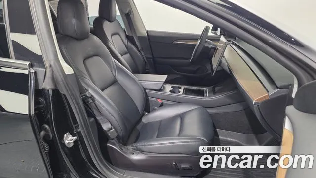 Tesla Model 3 — Фото автомобиля 4