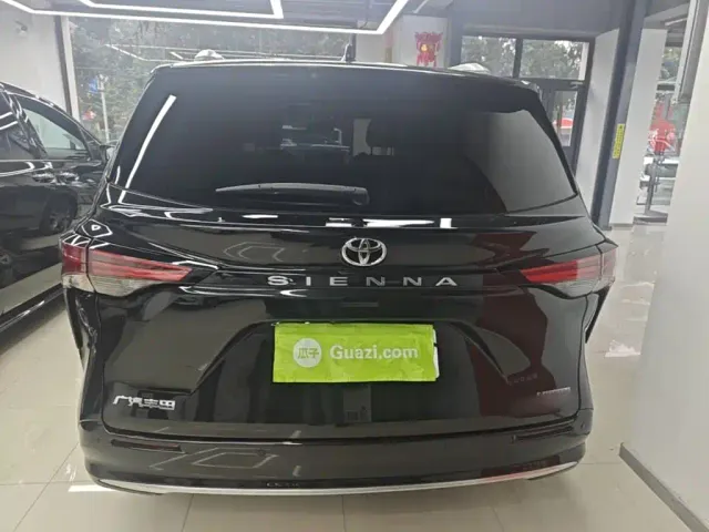 Toyota Sienna — Фото автомобиля 5