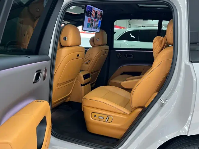 Li Auto i8 — Фото автомобиля 8