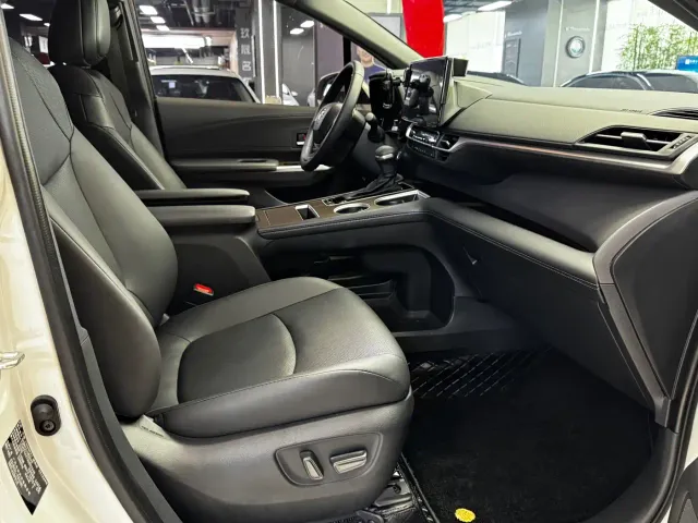 Toyota Sienna — Фото автомобиля 16