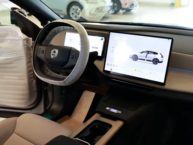 Volvo XC70 Plug-in Hybrid — Фото автомобиля 7