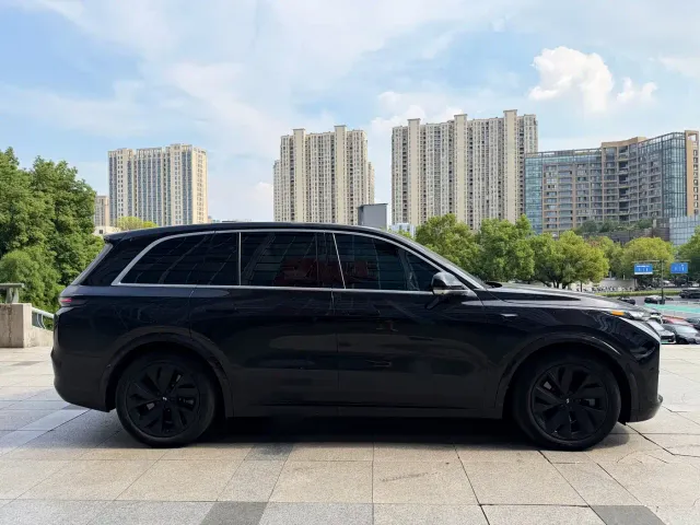Li Auto L8 — Фото автомобиля 7