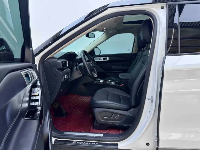 Ford Explorer — Фото автомобиля 12