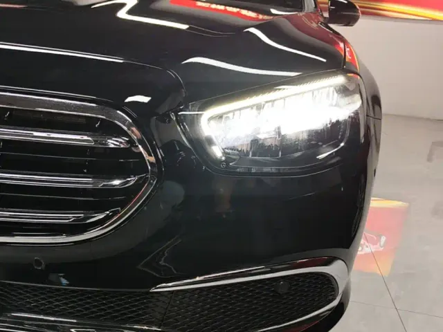 Mercedes-Benz E-Class — Фото автомобиля 23