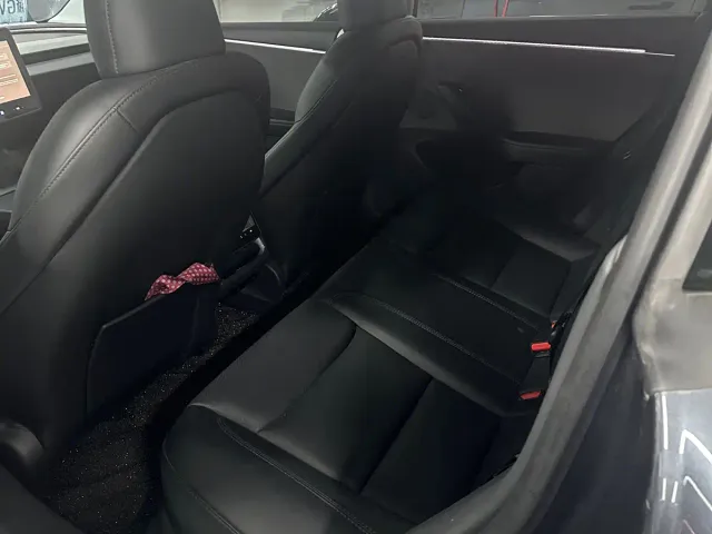 Tesla Model 3 — Фото автомобиля 7