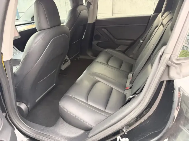 Tesla Model 3 — Фото автомобиля 7