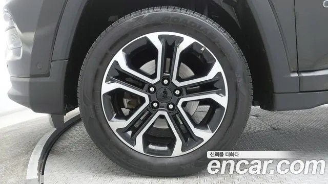 Jeep Compass 2nd Gen — Фото автомобиля 5