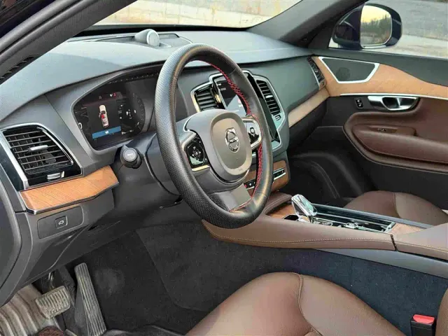 Volvo XC90 — Фото автомобиля 11