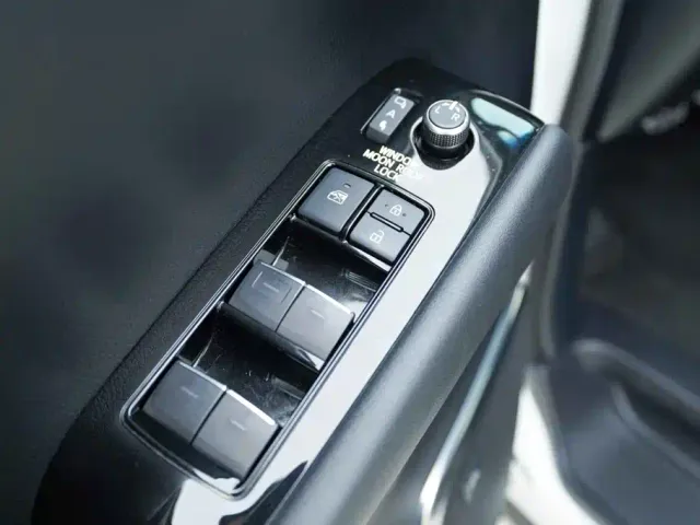 Toyota Vellfire — Фото автомобиля 11