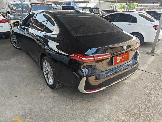 BMW 5 Series — Фото автомобиля 6